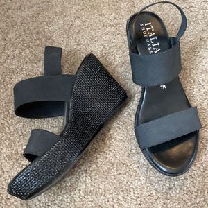 Italian black wedge heals